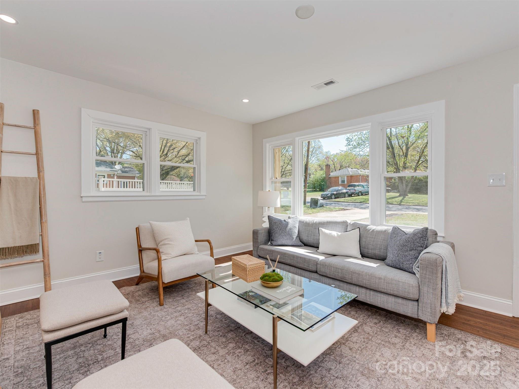 1147 Norland Road