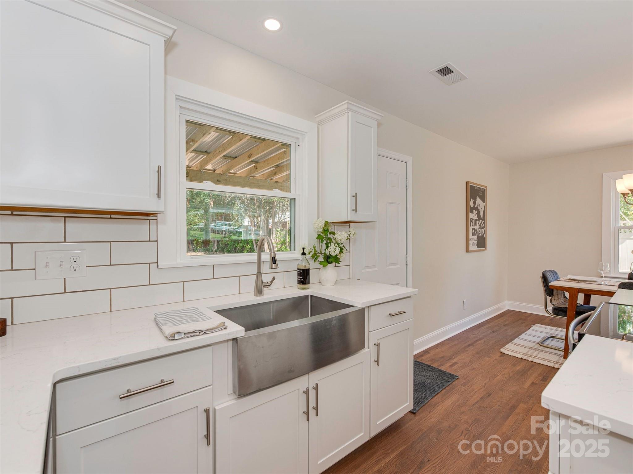 1147 Norland Road