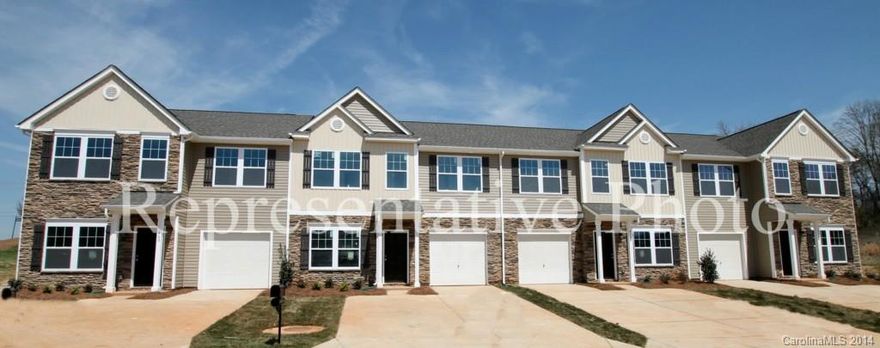 2000+SF, Gated Community, Minutes from the Lake, SC Taxes & More! This NEW townhome has everything you
need to make it home or a vacation getaway! Floor plan features 3bd/2.5bths, 1st floor Sitting/Den/Office &
2nd Floor Loft/Game Room! Completing this space with style is Granite, Ceramic & HW Floors, Stainless Steel,
Two Tone Paint, Upgraded Cabinets & much more!