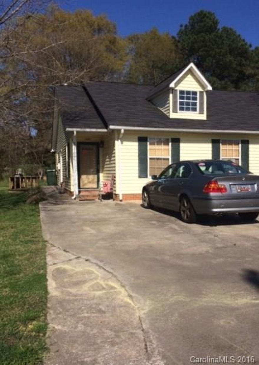 Charming 2 bedroom, 2 bath condo in great location. Comes fully equipped with appliances. Close to Cherry Park. Great opportunities, investment, rental, etc..