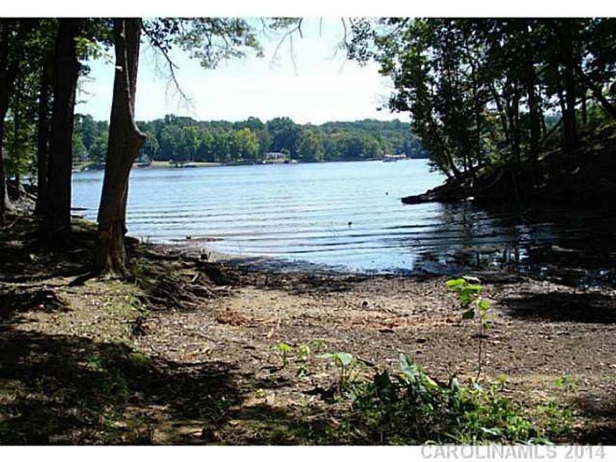Beautiful lot on the waterfront of Lake Wylie at the ravishingly beautiful Reflection Pointe community. Deals in this gated paradise won't last long, especially at this way-below-tax value price.