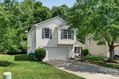 Photo of 5313 Crisfield Road, Charlotte, NC 28269 (MLS # 4380964)