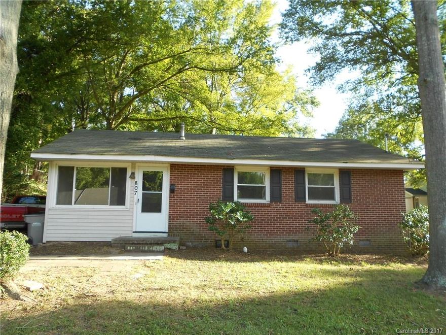 Quaint 3 bdrm, 2 bath house available in beautiful Gastonia, NC! The living room features a large picture window and an upgraded kitchen has stylish back splash and coordinated counter tops. You’ll love the amount of cabinet space and enjoy having a dining area to enjoy meals, too. Home also includes w/d conn. Outside, the yard is surrounded by shady, mature trees and you’ll have a private driveway. This home is near Lineberger Park, various shopping and dining options and convenient to I-85.