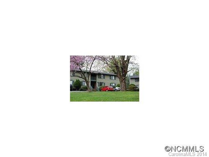 Very Convenient, In-Town, 2nd Lvl Unit in Excellent Condition. FRESH MARKET  seconds away.Indoor Cats OK.  Family Rm/Poss. 3rd BdRm. Bright and Airy. Updated HtPmp, Outdoor Yard for Owner Enjoyment. 2HR notice to show due to CAT in residence. Let's Make a Deal!!!