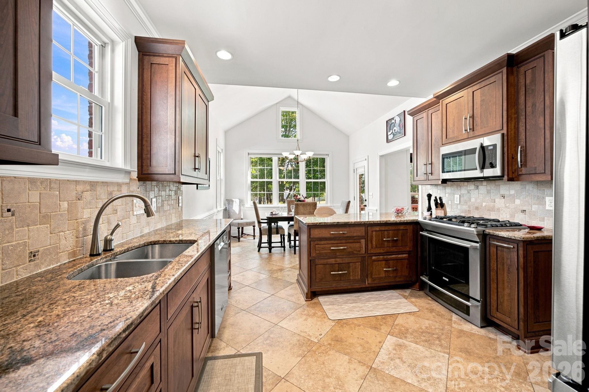 137 Fox Den Circle