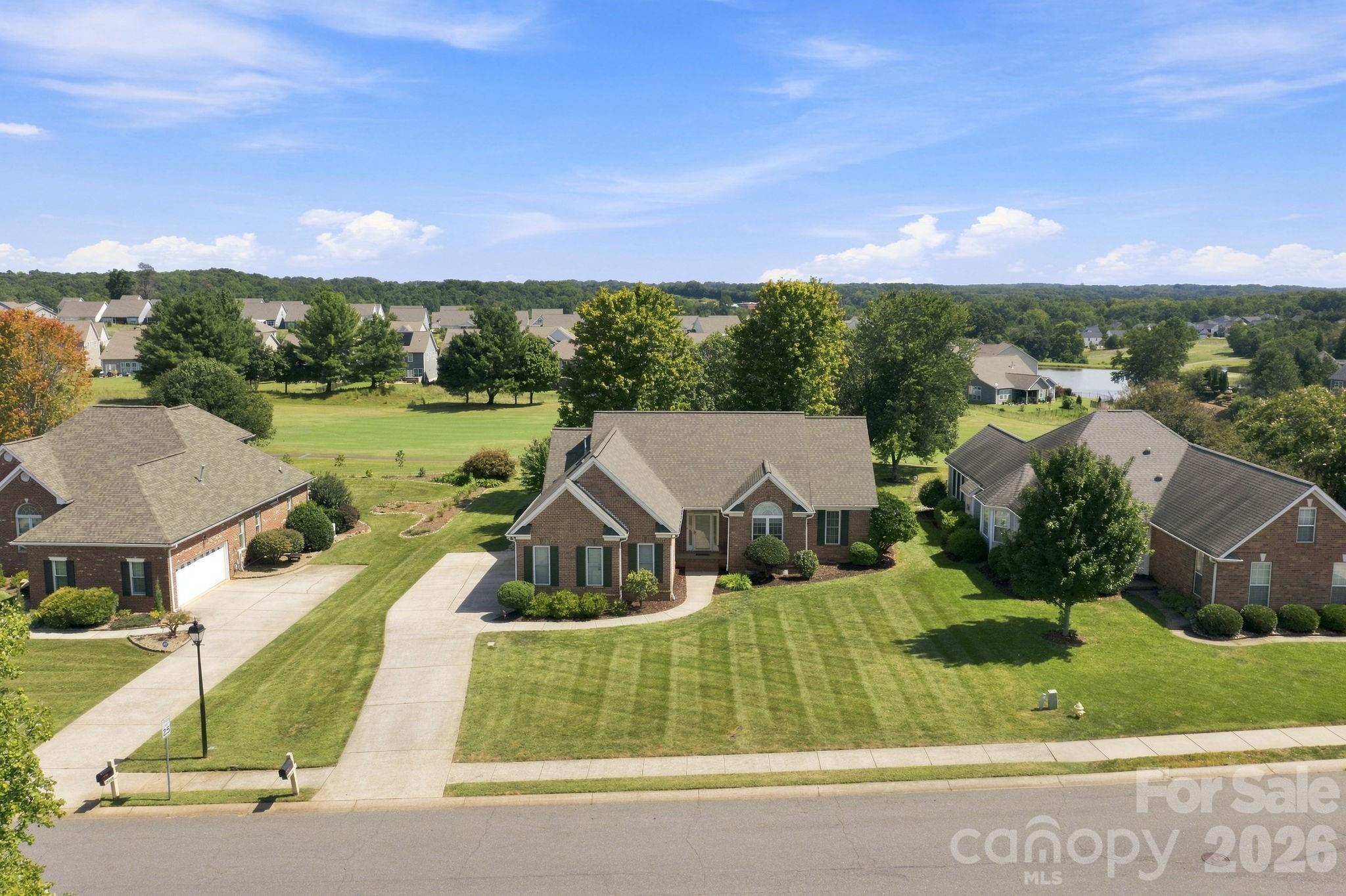 137 Fox Den Circle