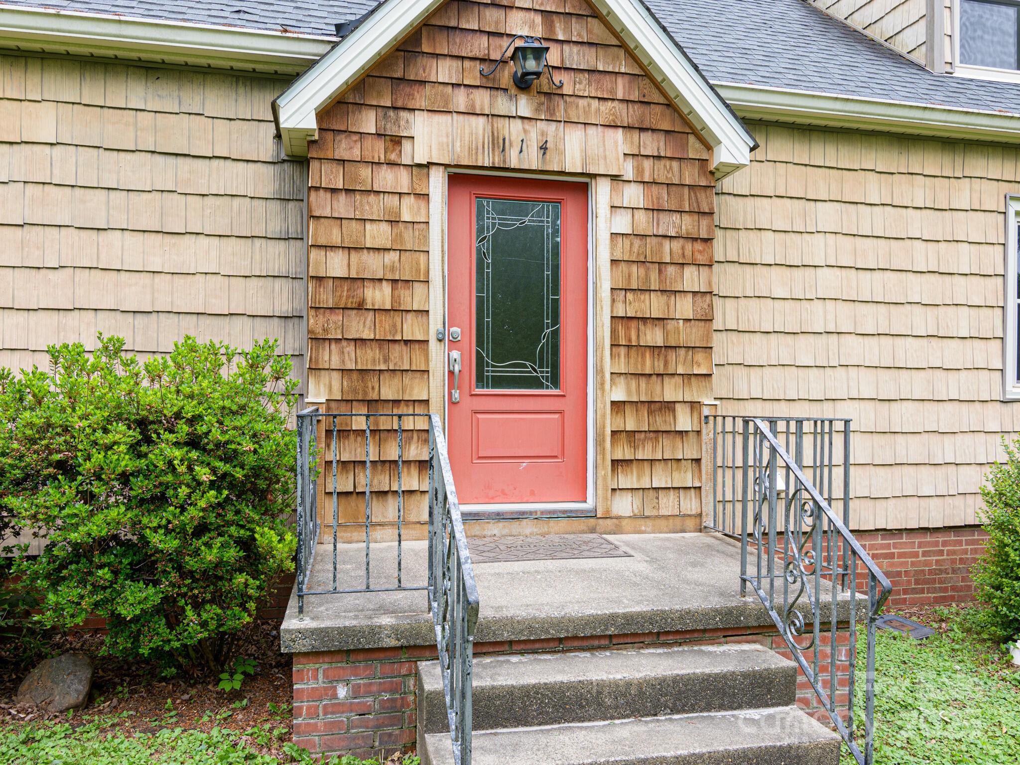 114 Eastwood Avenue