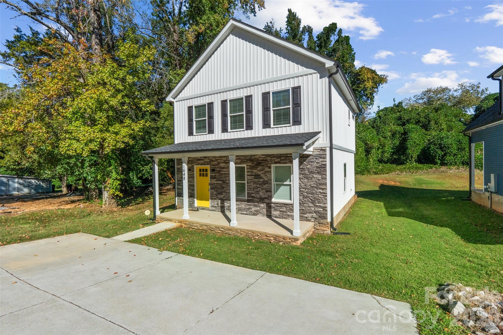 1648 Main Street W