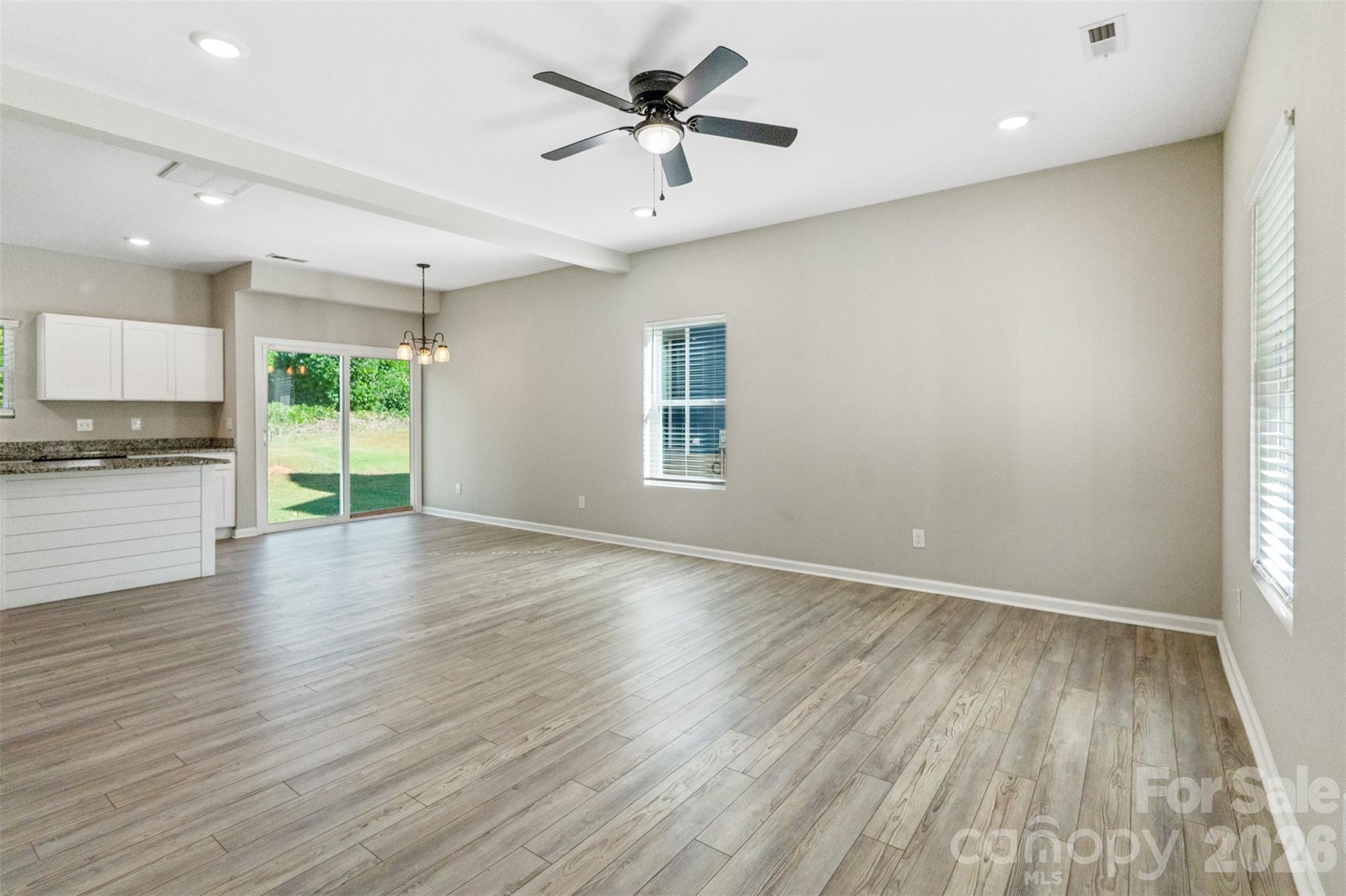 1648 Main Street W
