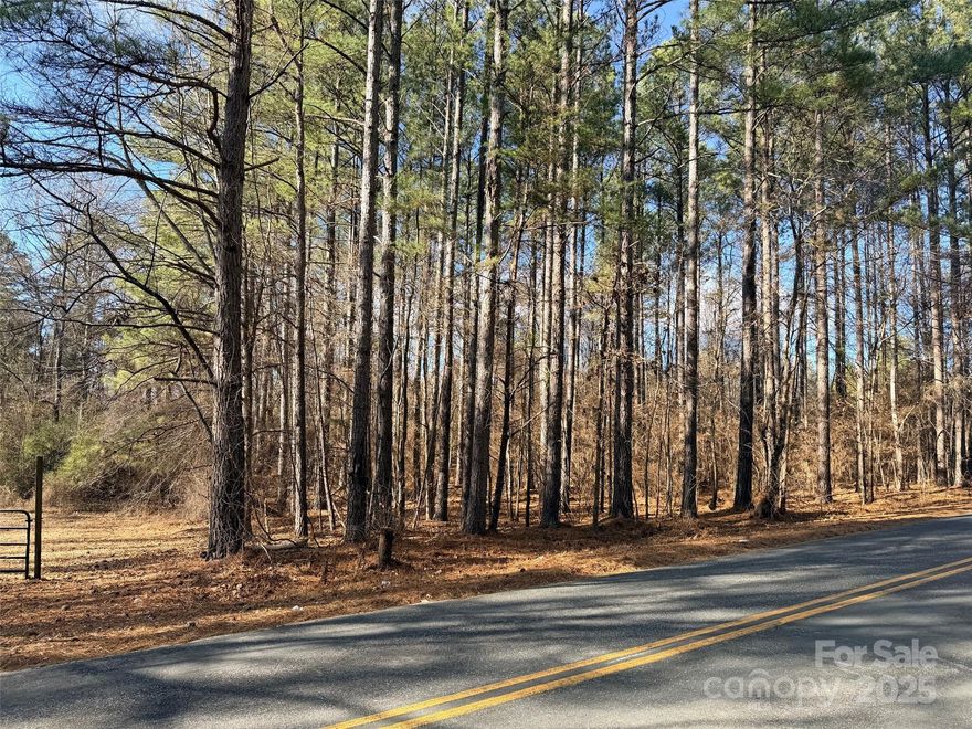 Beautiful 1/2 lot on Doggett Grove Road near the intersection of Doggett Road and Doggett Grove Road. This great laying lot has city water available and no deed restrictions. Priced to sell at $25,000.