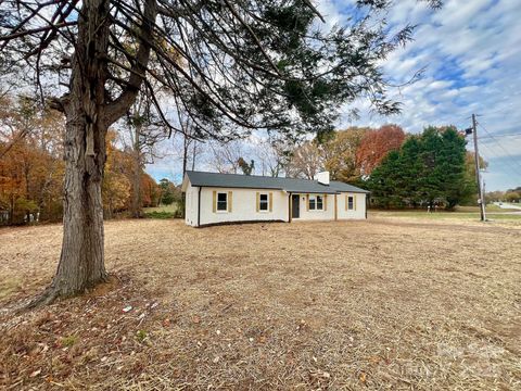 Photo of 9 Walter Street, Stony Point, NC 28678 (MLS # 4320591)