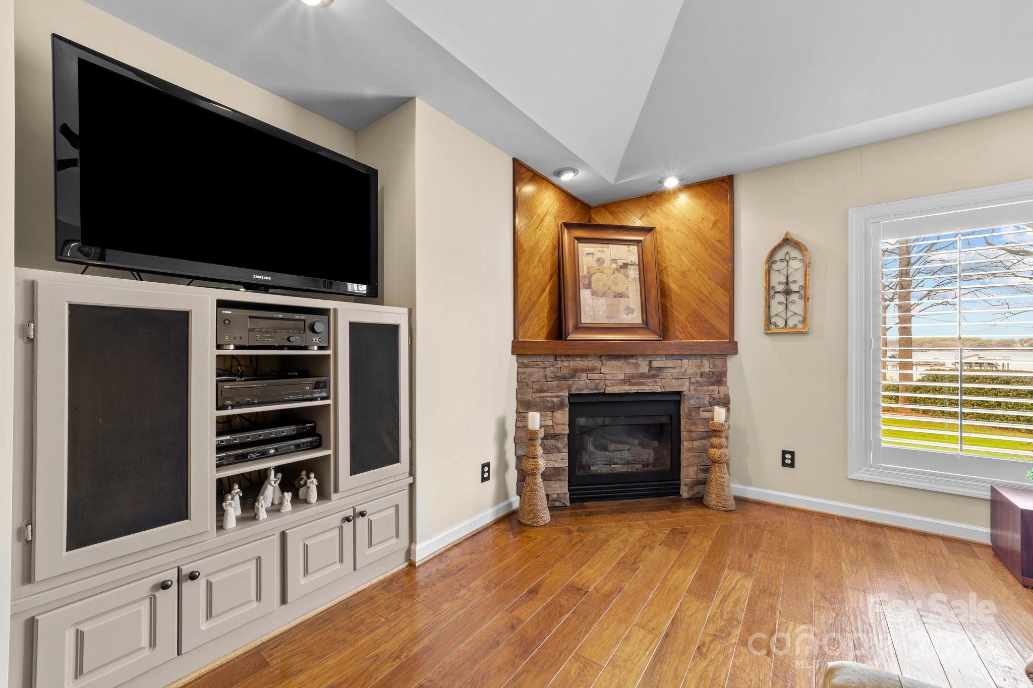 100 Norman Place - Residential