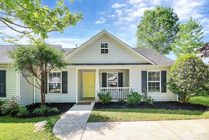 Adorable townhome in Fort Mill!! NO HOA