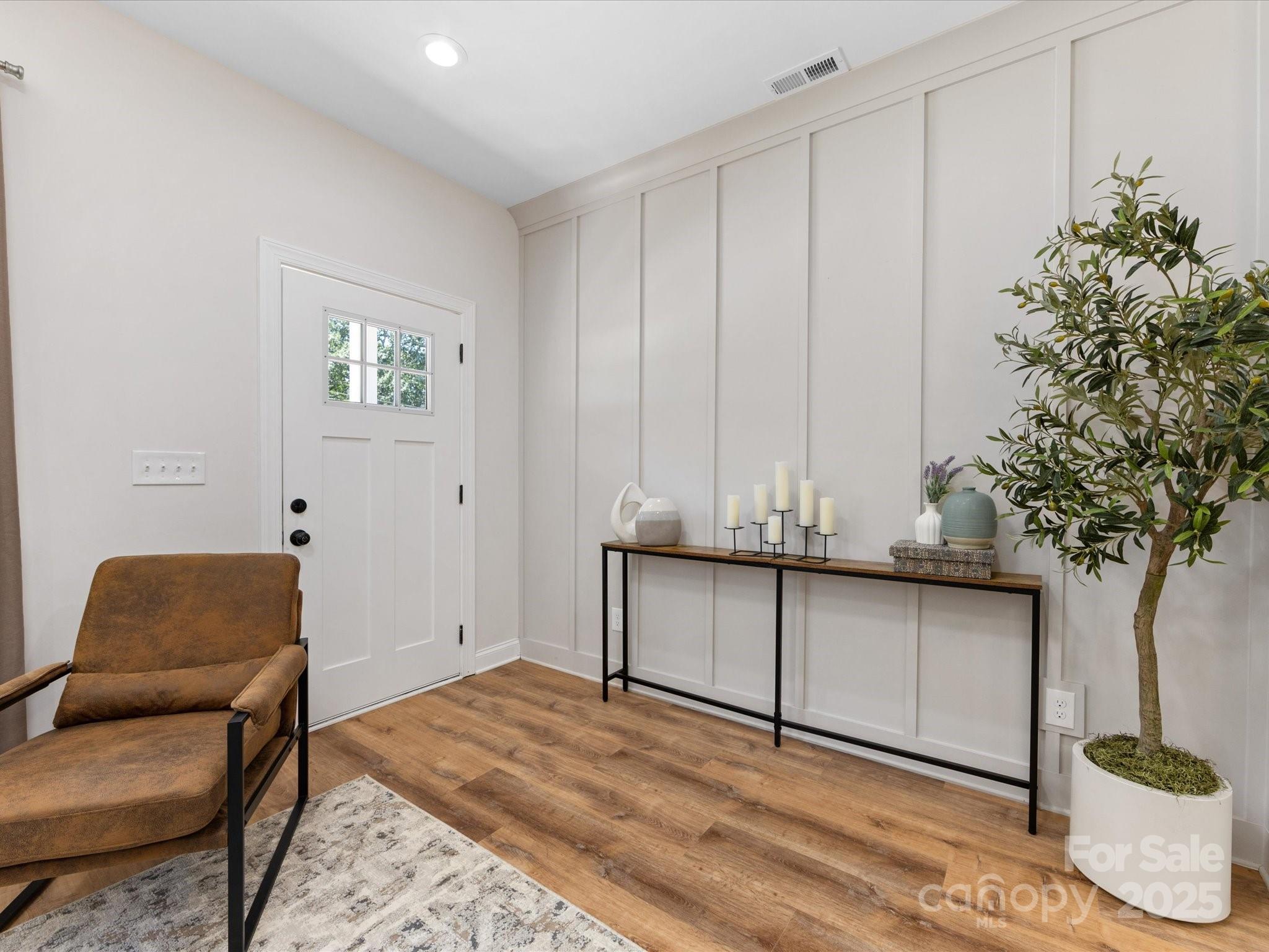 814 W Raleigh Avenue W