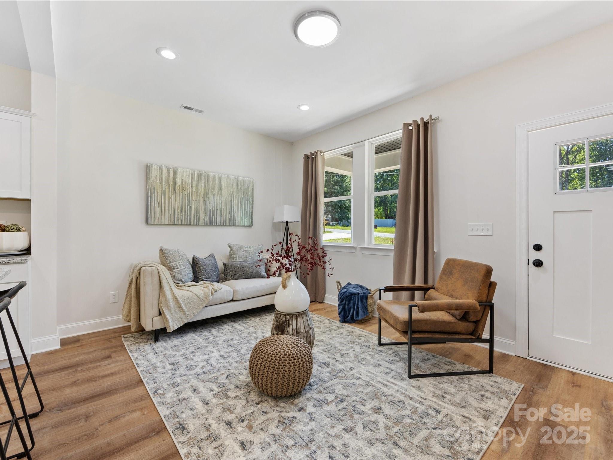 814 W Raleigh Avenue W