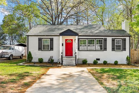 Photo of 2738 Catalina Avenue, Charlotte, NC 28206 (MLS # 4368552)