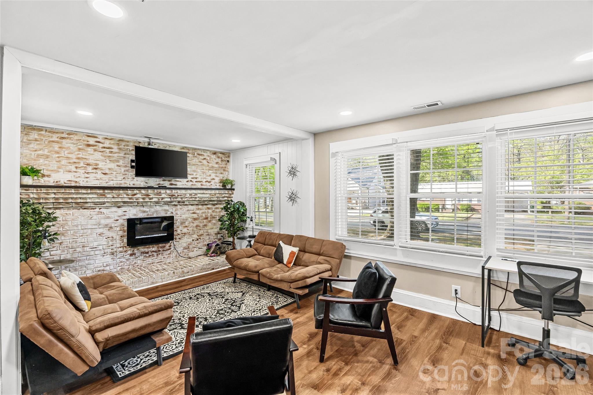 2738 Catalina Avenue