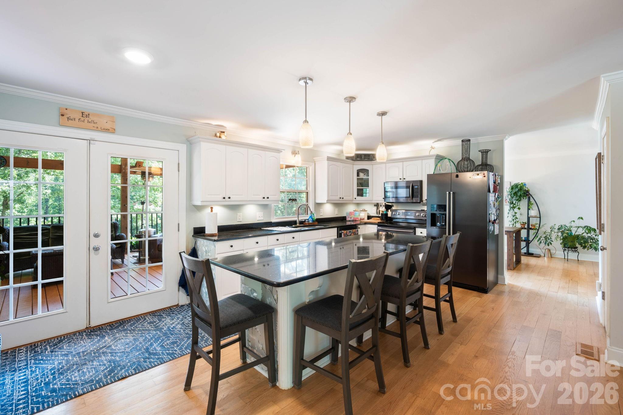 843 W J Street