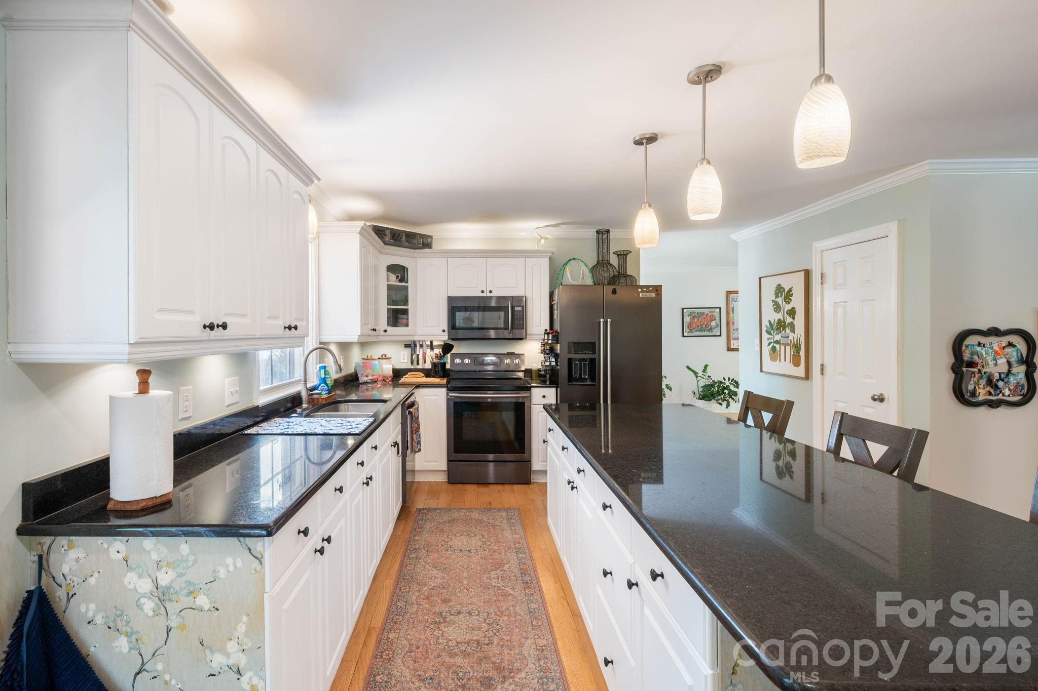 843 W J Street