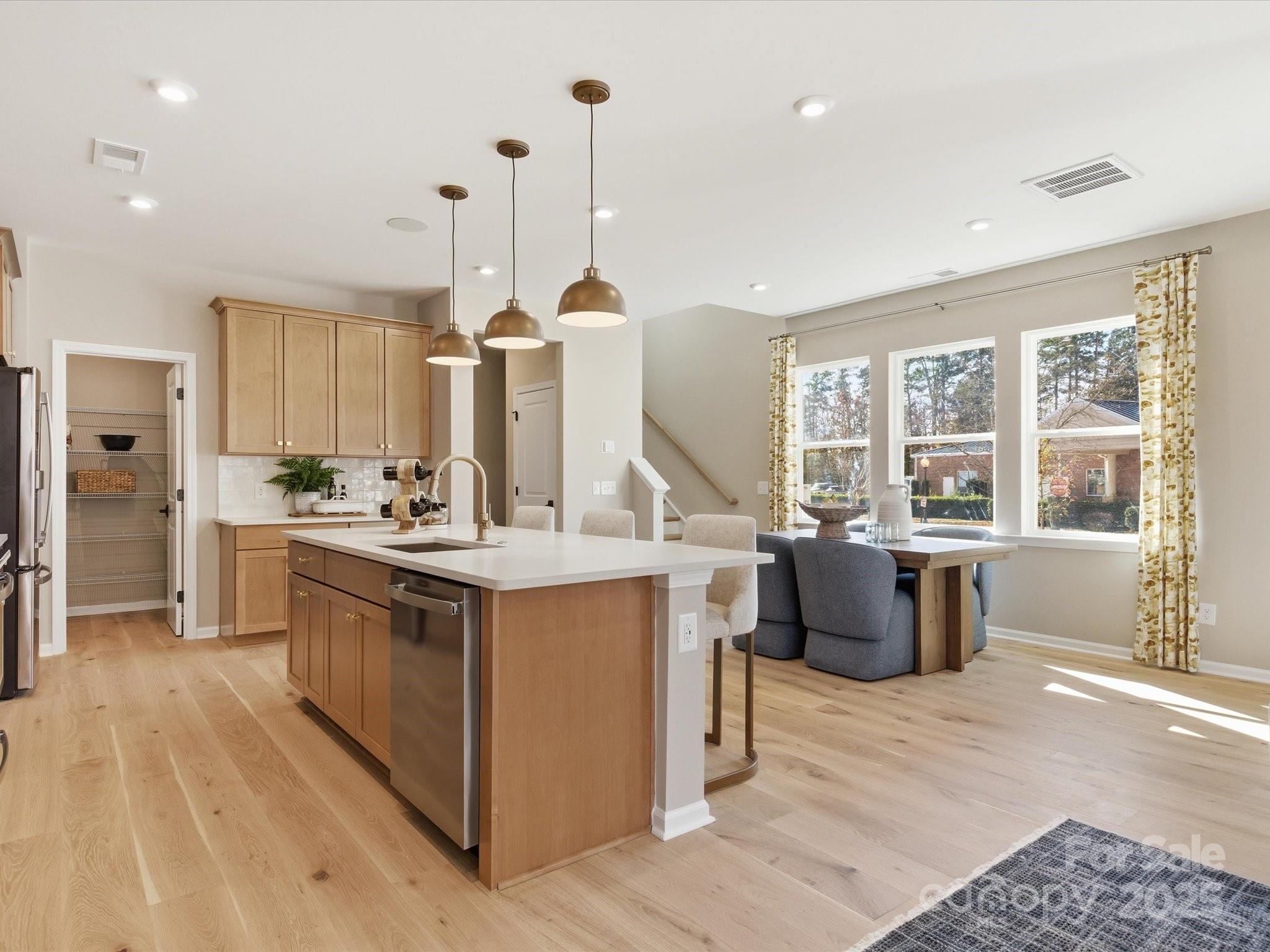 Ellis Townes - Residential