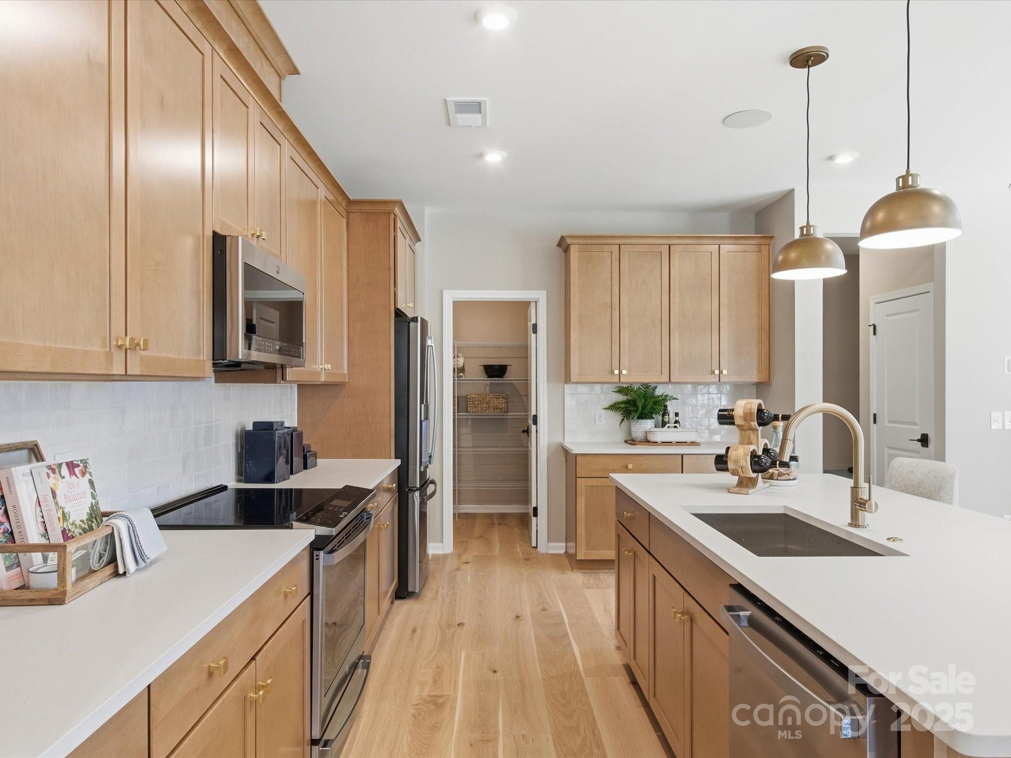 Ellis Townes - Residential