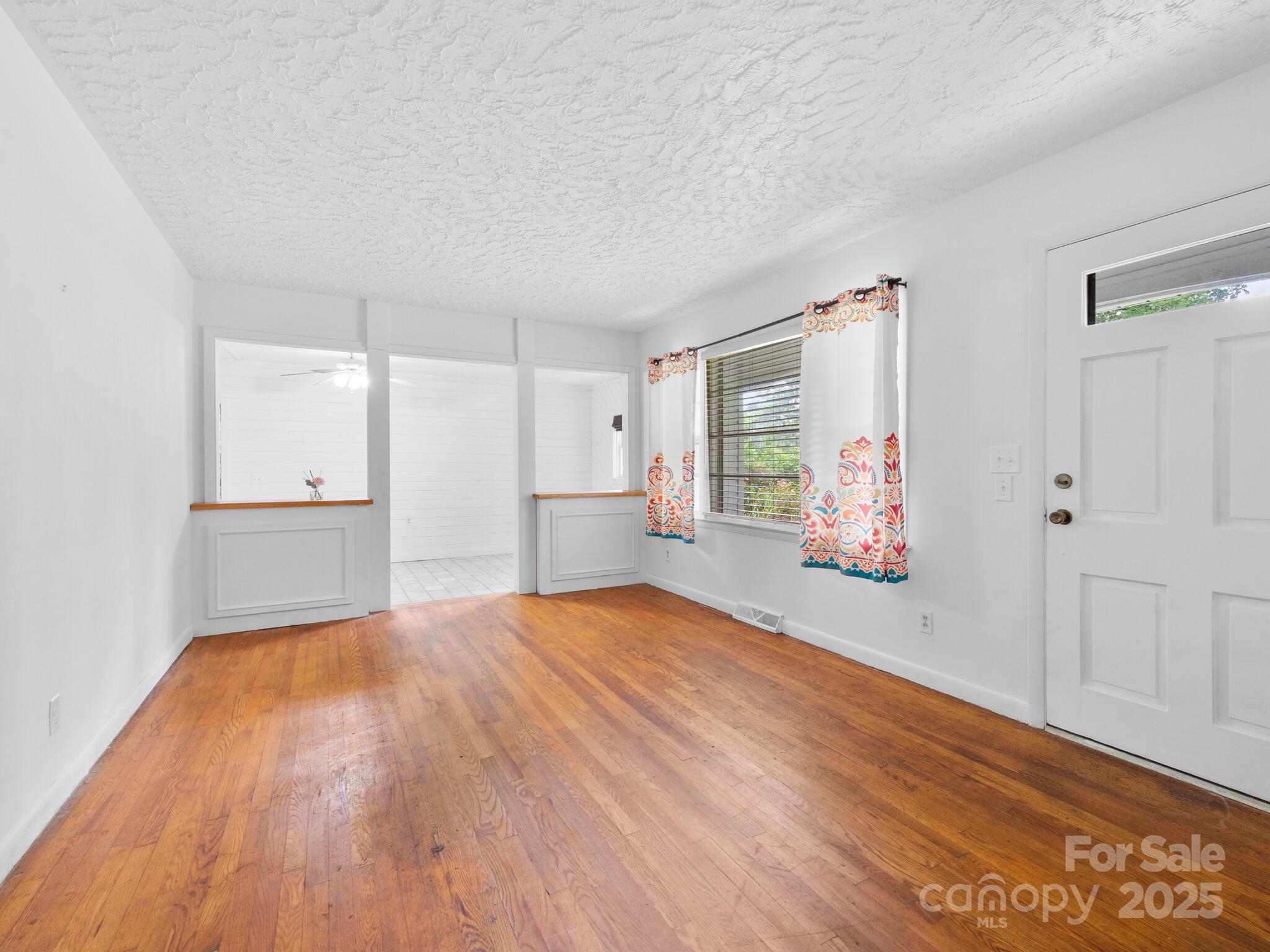 422 Hillcrest Circle