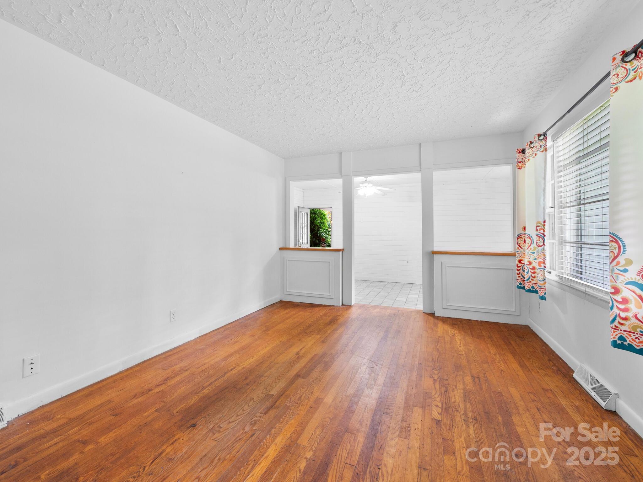 422 Hillcrest Circle