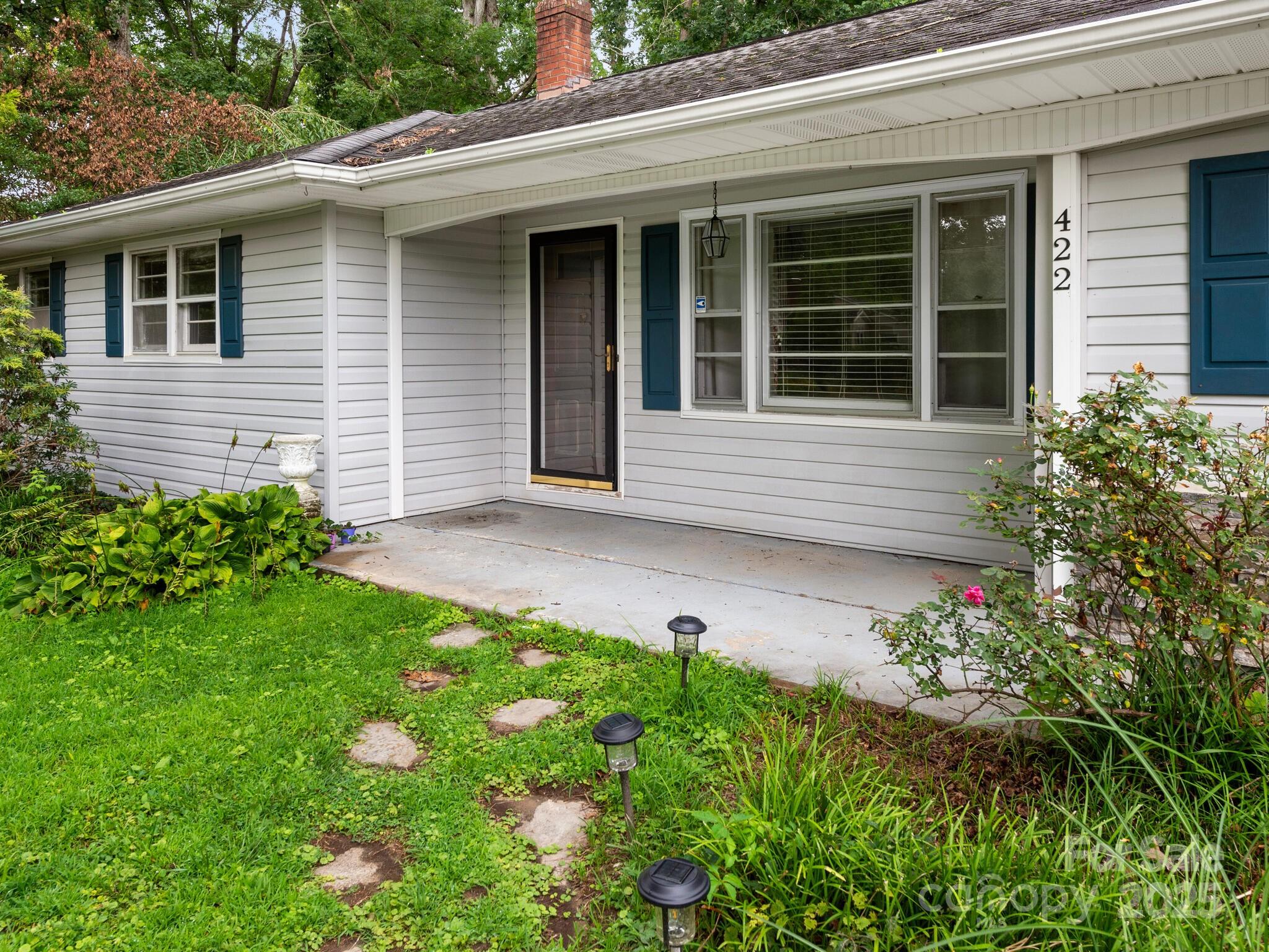 422 Hillcrest Circle