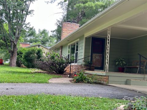 Photo of 28 S College Street, Weaverville, NC 28787 (MLS # 4400351)