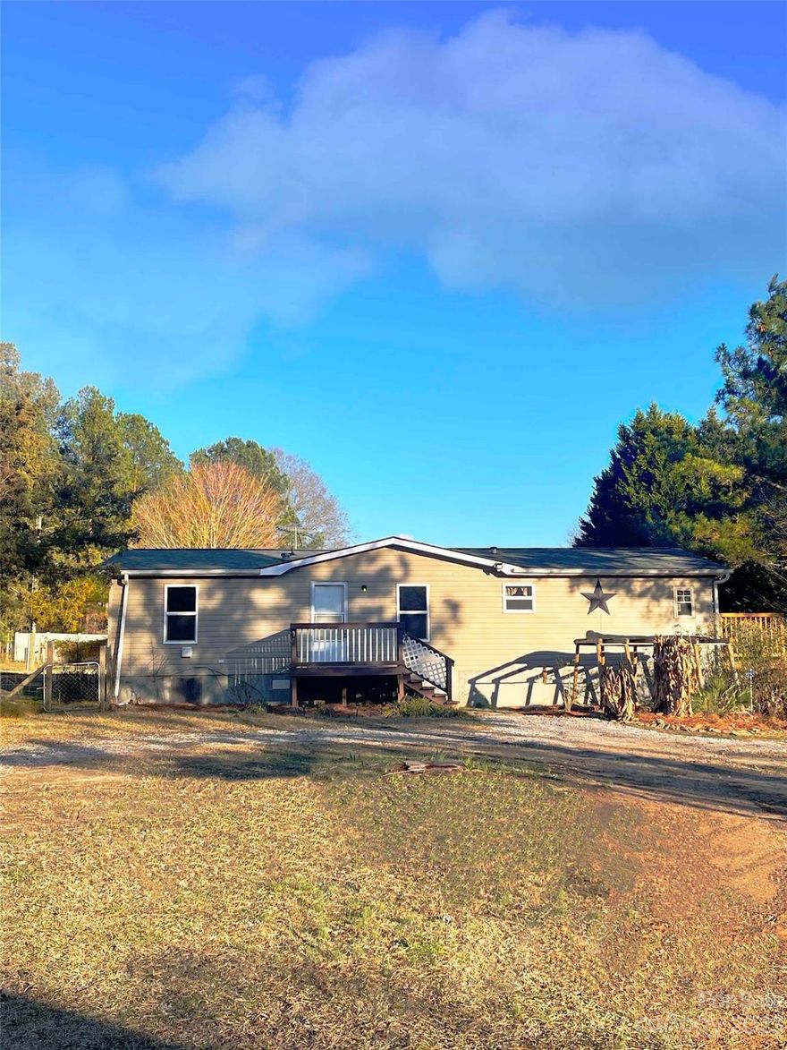 Nice manufactured home on level 1.33 acre lot. 3bd/2ba. Good rural location right off Hwy 49.