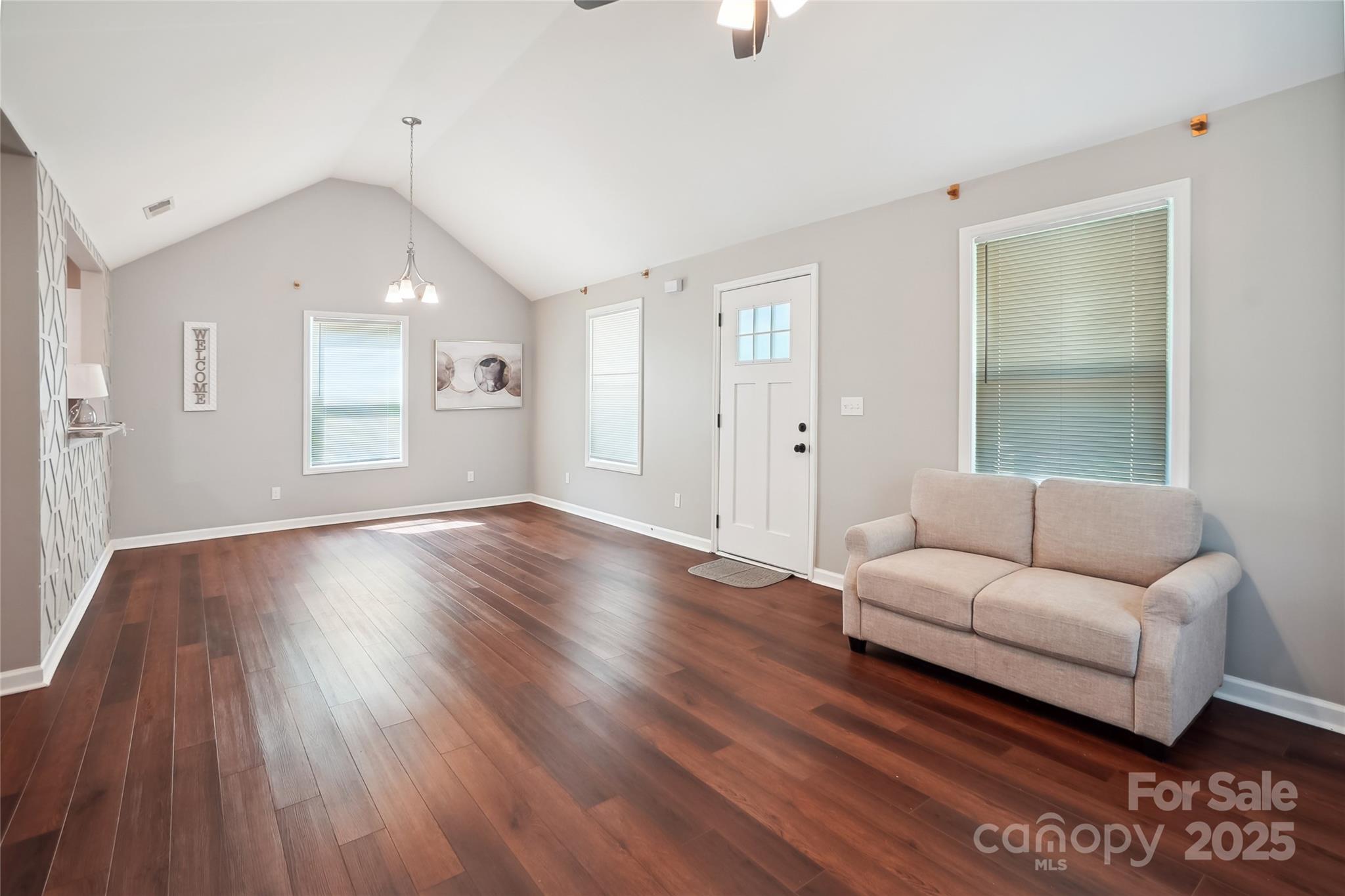 544 Castlewood Circle