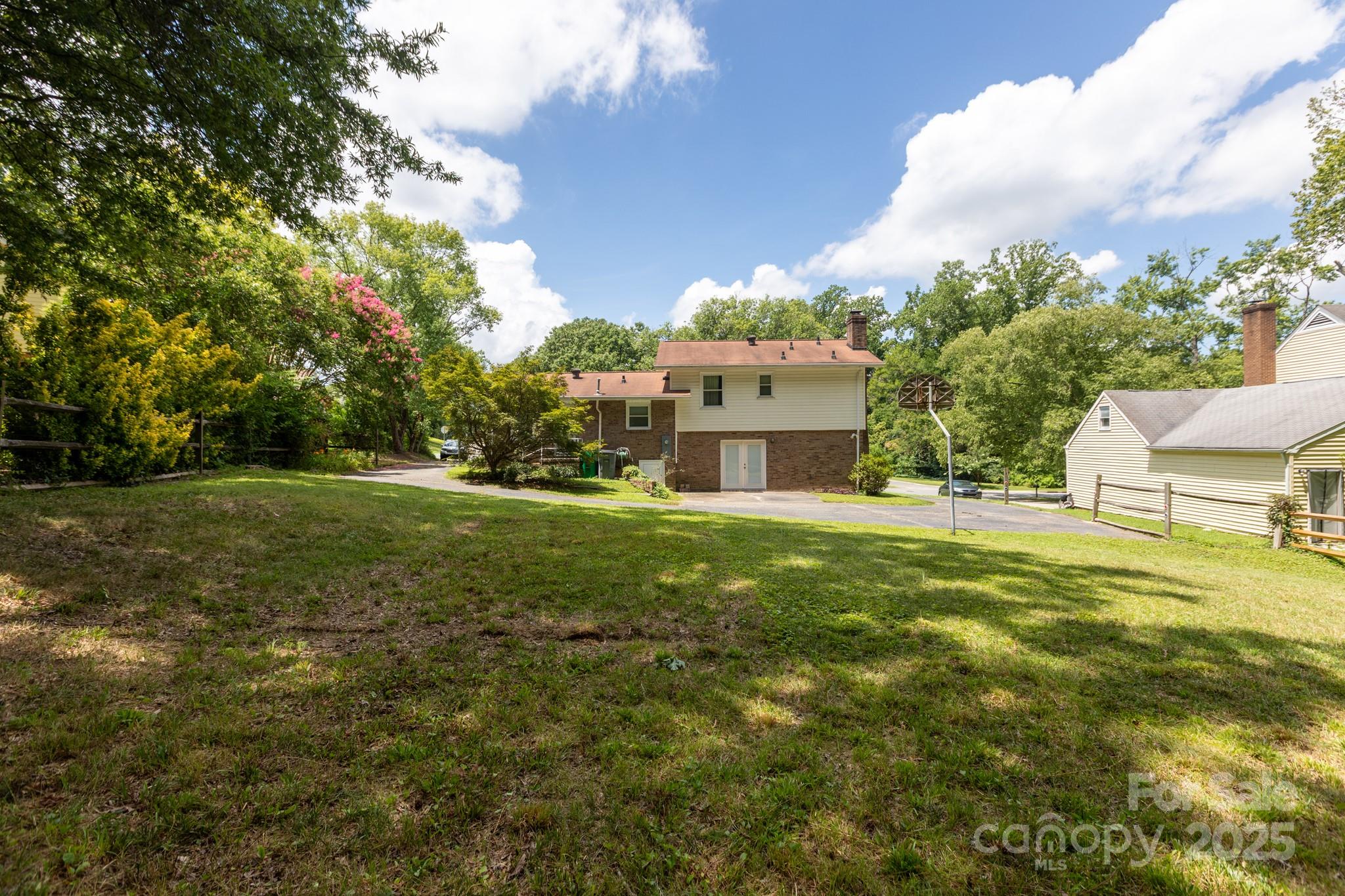 1533 Bonnie Lane
