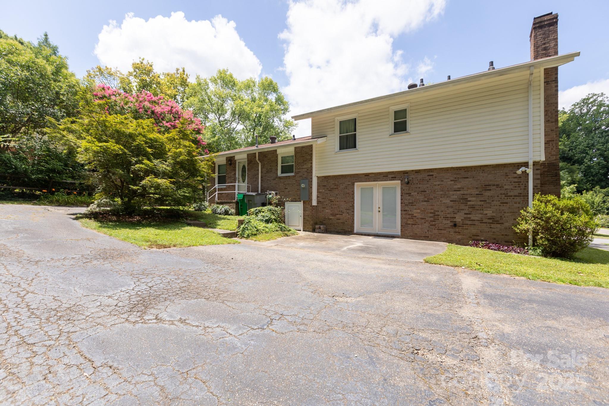 1533 Bonnie Lane