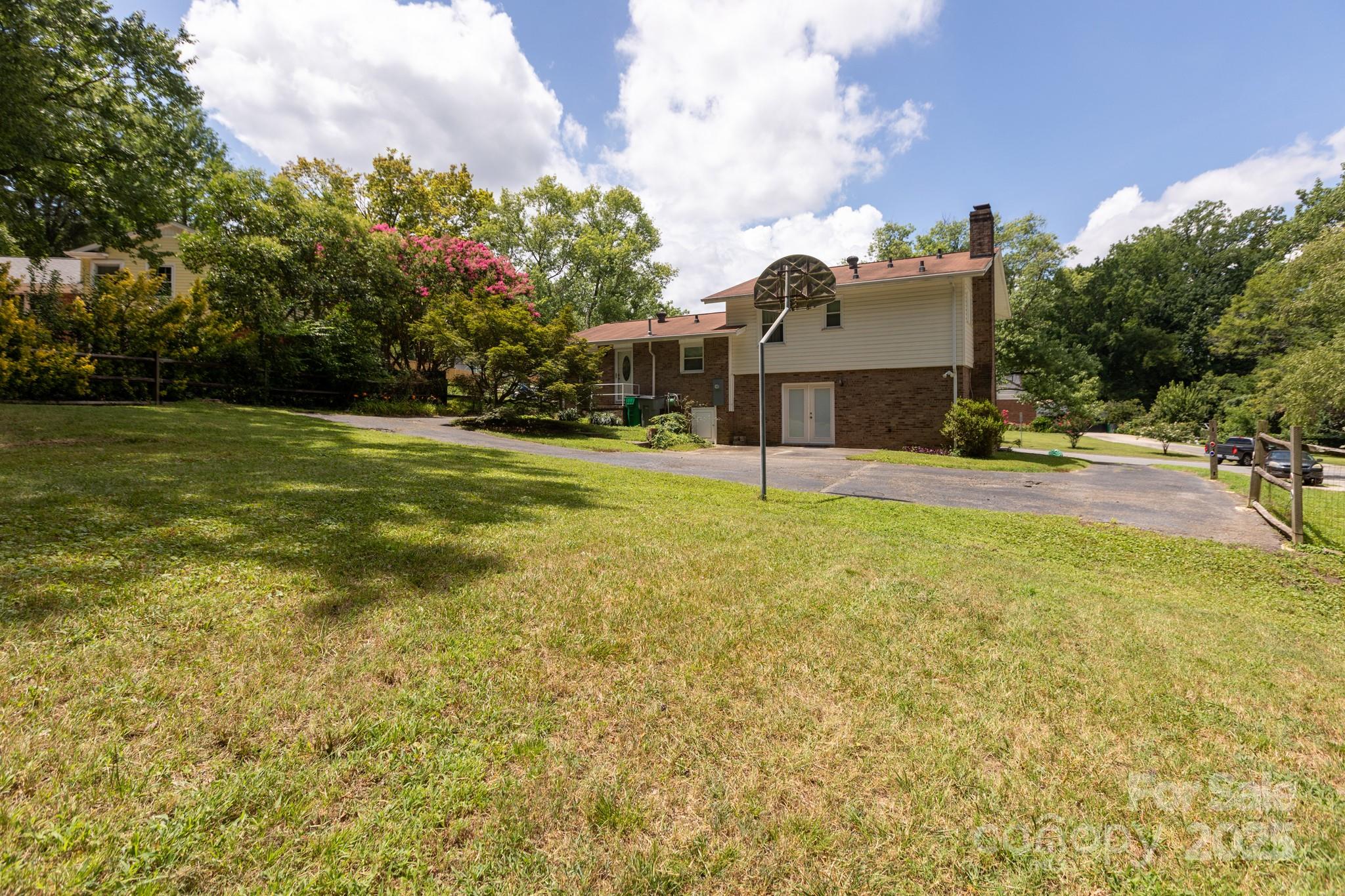 1533 Bonnie Lane