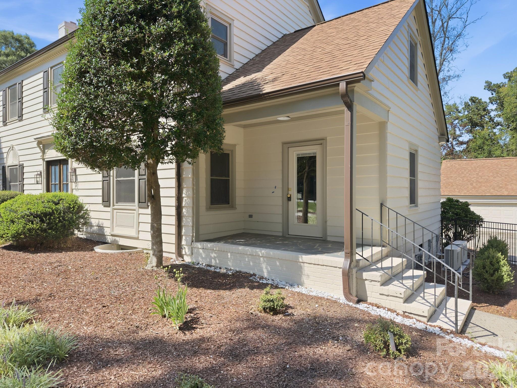 230 Confederate Avenue