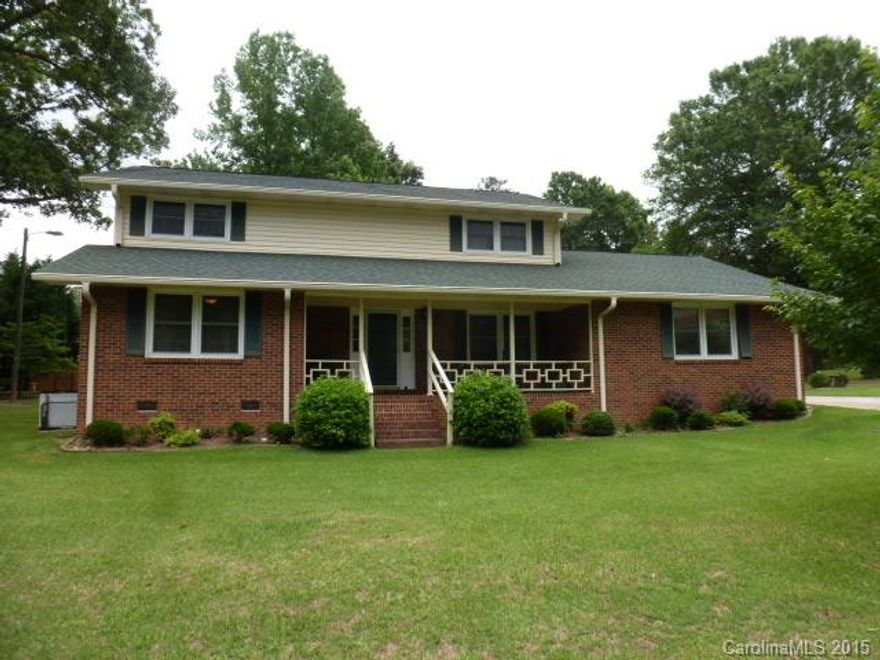 $5000 decorating allowance to be used at buyer's discretion.  Great two-story home in Forest Hills subdivision!  4 bedrooms, 3 full baths, formal living room, formal dining room, kitchen has lots of cabinets, appliances remain, sun room, laundry room, double garage, great front porch, all on a 1.2 acre lot.  Great Price!  Come make this your home.