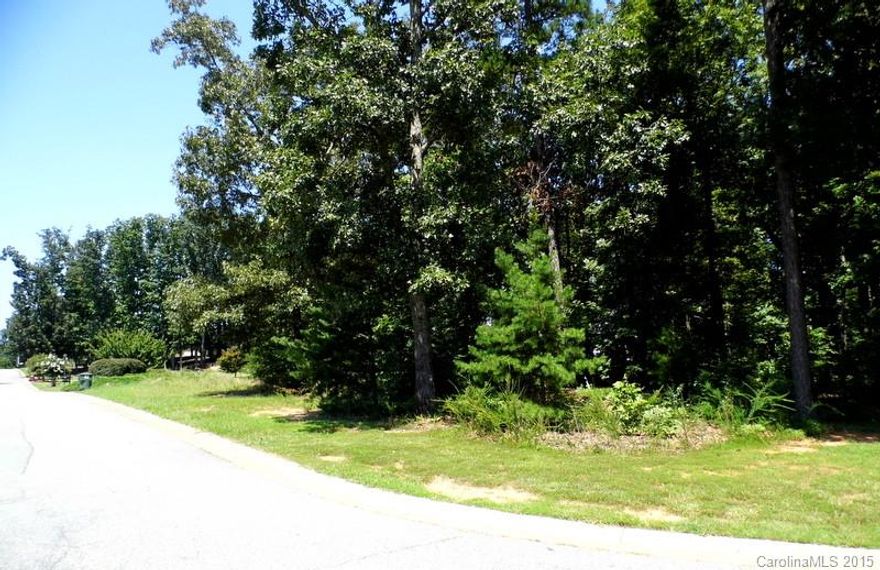 Lovely subdivision, convenient location the Dallas area. Subdivision with all brick homes situated on wooded, level, cul-de-sac building lot.
