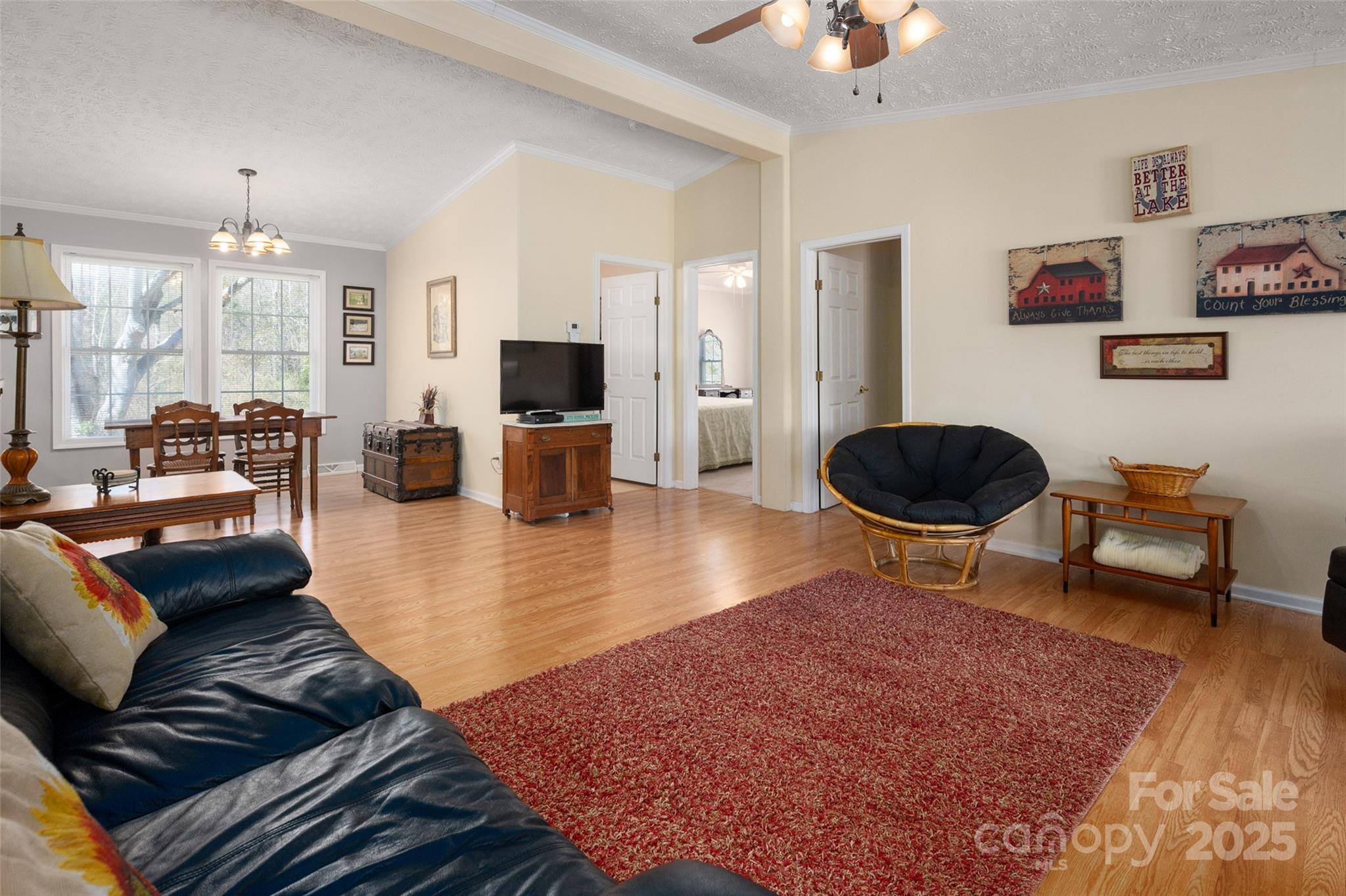 2504 Cottage Lane