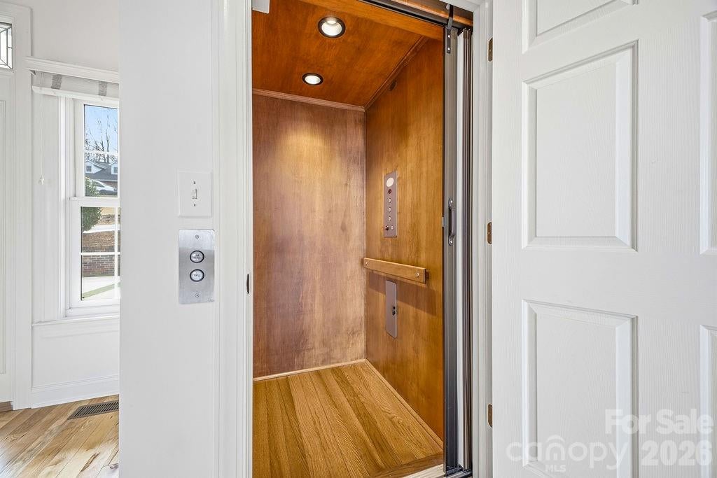 38 Sweetwater Oaks Drive
