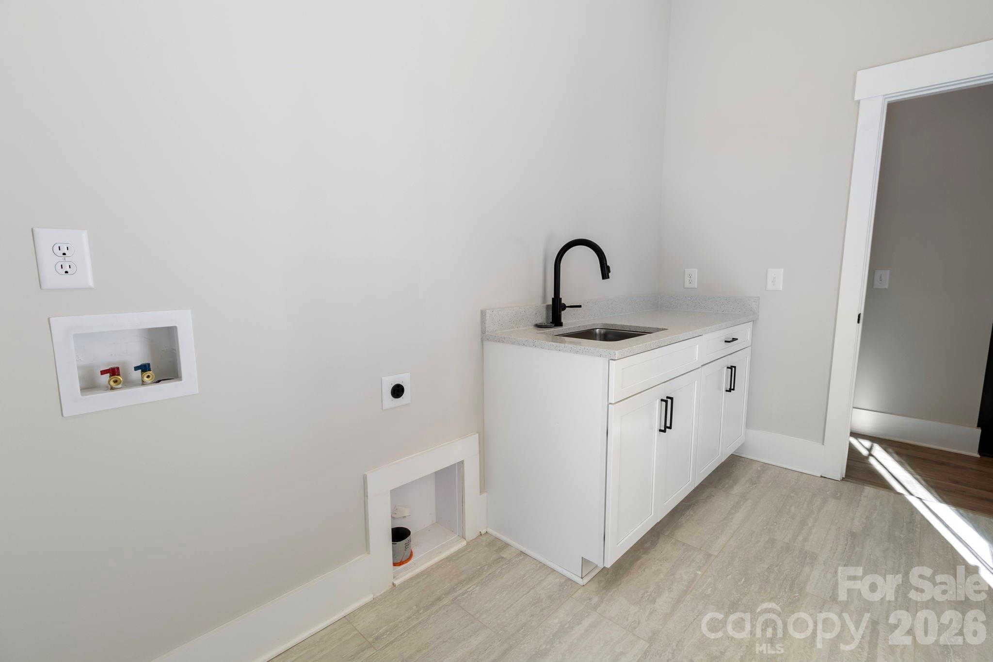 Royal Pines - Residential