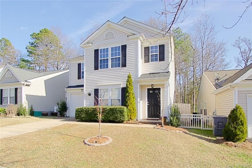 Great home in Oakhurst close to uptown, Cotswold and Southpark. New Carpet, Fresh Paint, Stainless Steel
Appliances, Refrigerator, Washer and Dryer included, Nice open floor-plan, Fenced rear yard, Master
bedroom has vaulted ceiling and nice walk in closet. This is a great location and home.