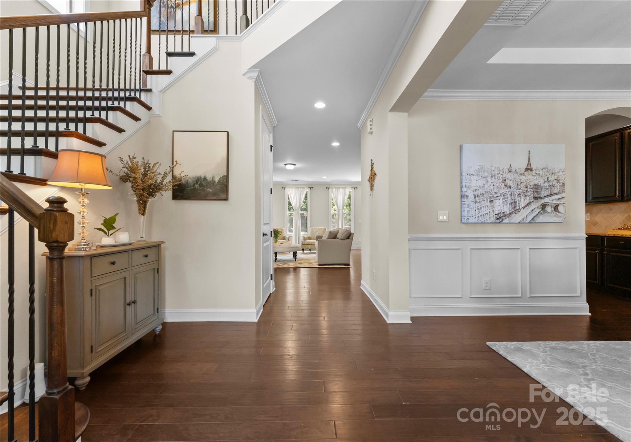 733 Lingfield Lane