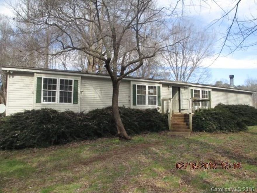Accepting Highest and Best offers, Dead line is 4/8, 12 PM.  This property is eligible under the First Look Initiative through April 2nd 2016.  Only will accept owner occupants through April 2nd 2016.  Sold As Is!  Freddie Mac will offer up to 500.00 for home warranty for owner occupants only.  Selling agent is responsible for selecting home warranty and providing closing firm with info and invoice.