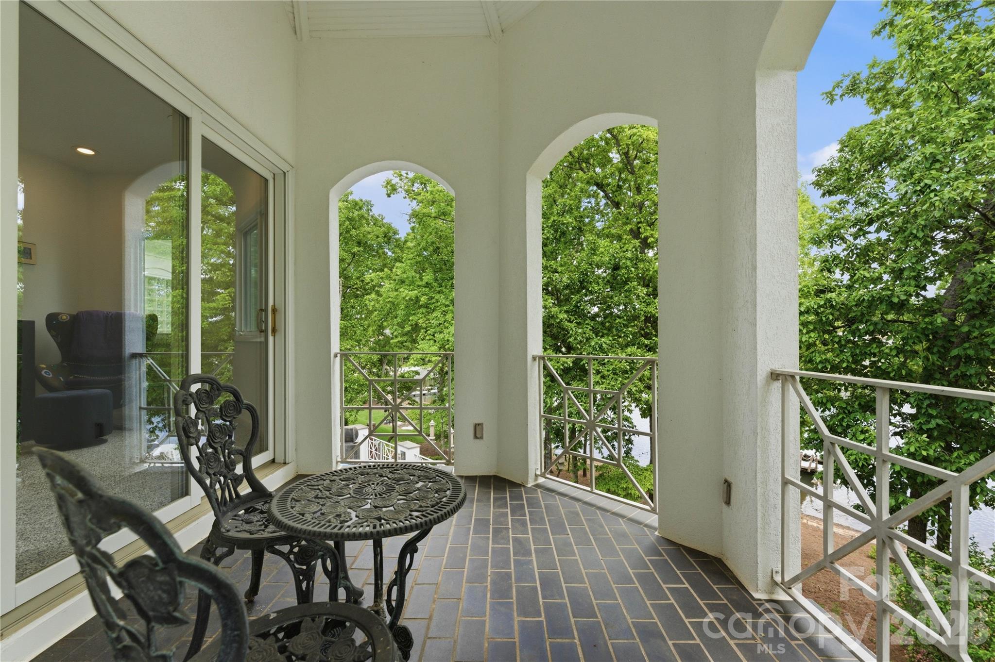 The Peninsula - Residential