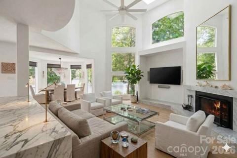 The Peninsula - Residential