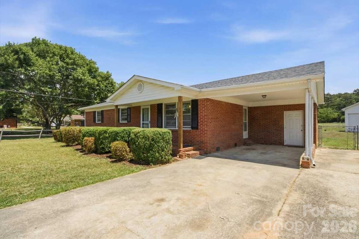 990 Colonial Drive