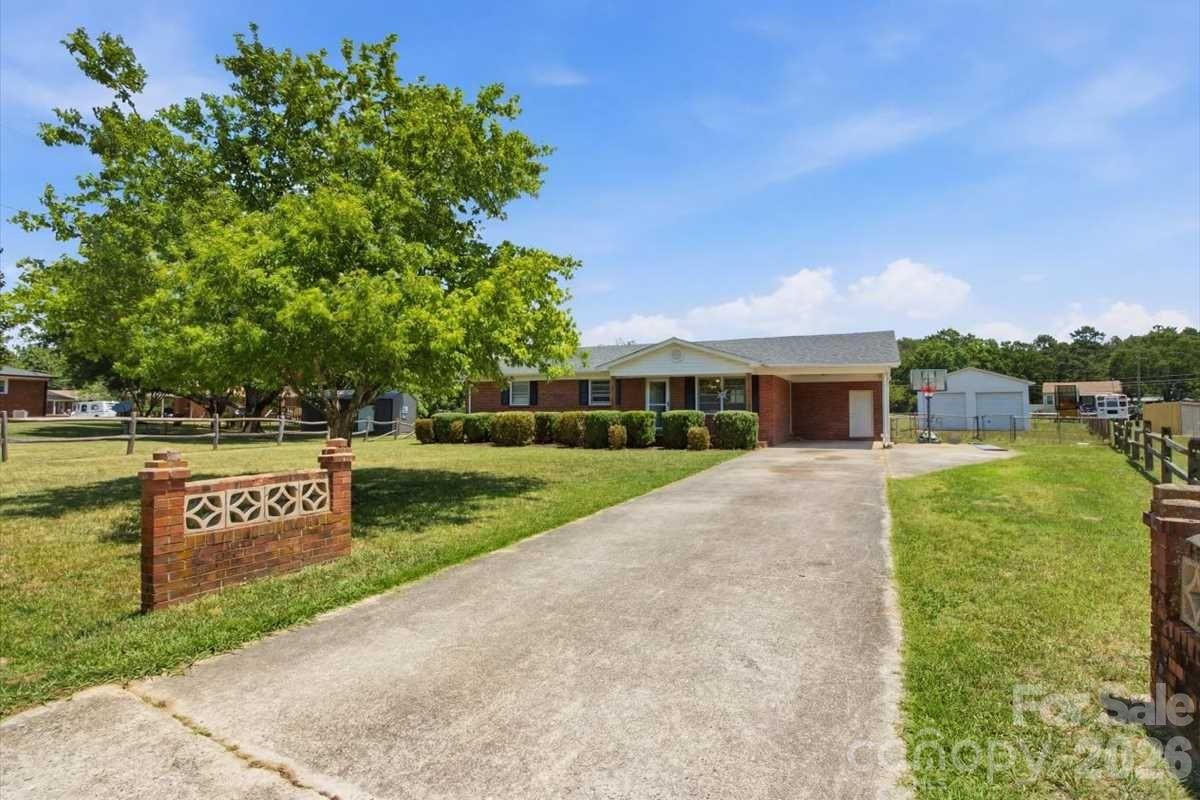 990 Colonial Drive