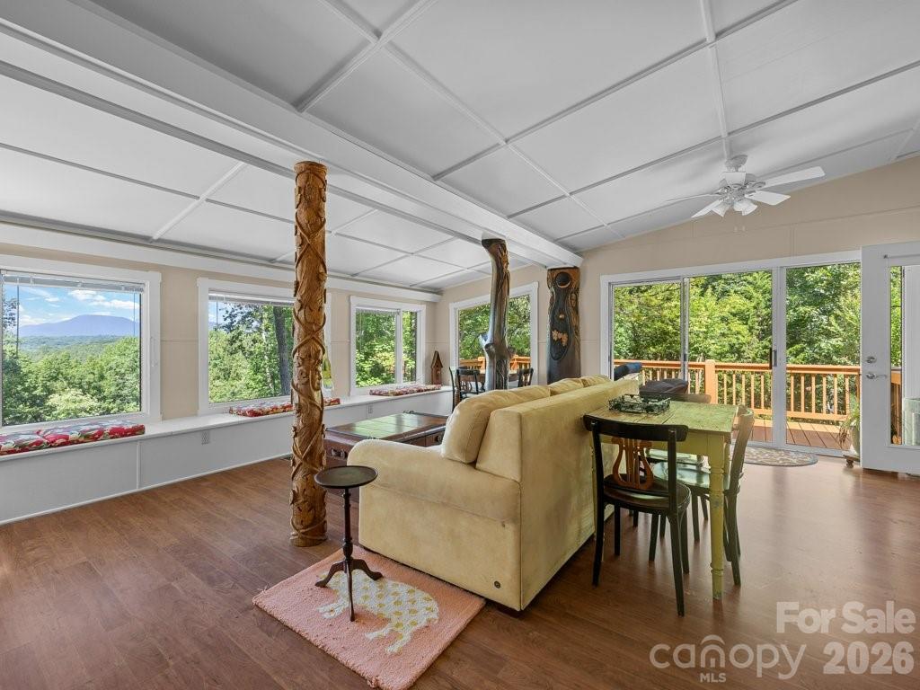 2825 River Road
