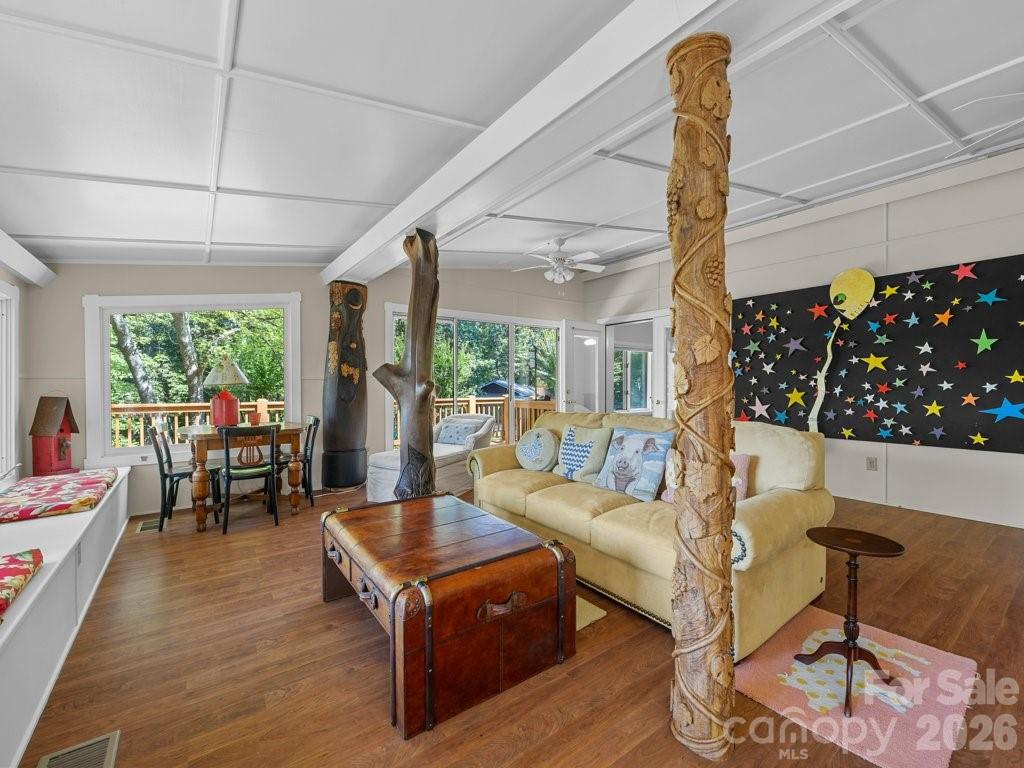 2825 River Road