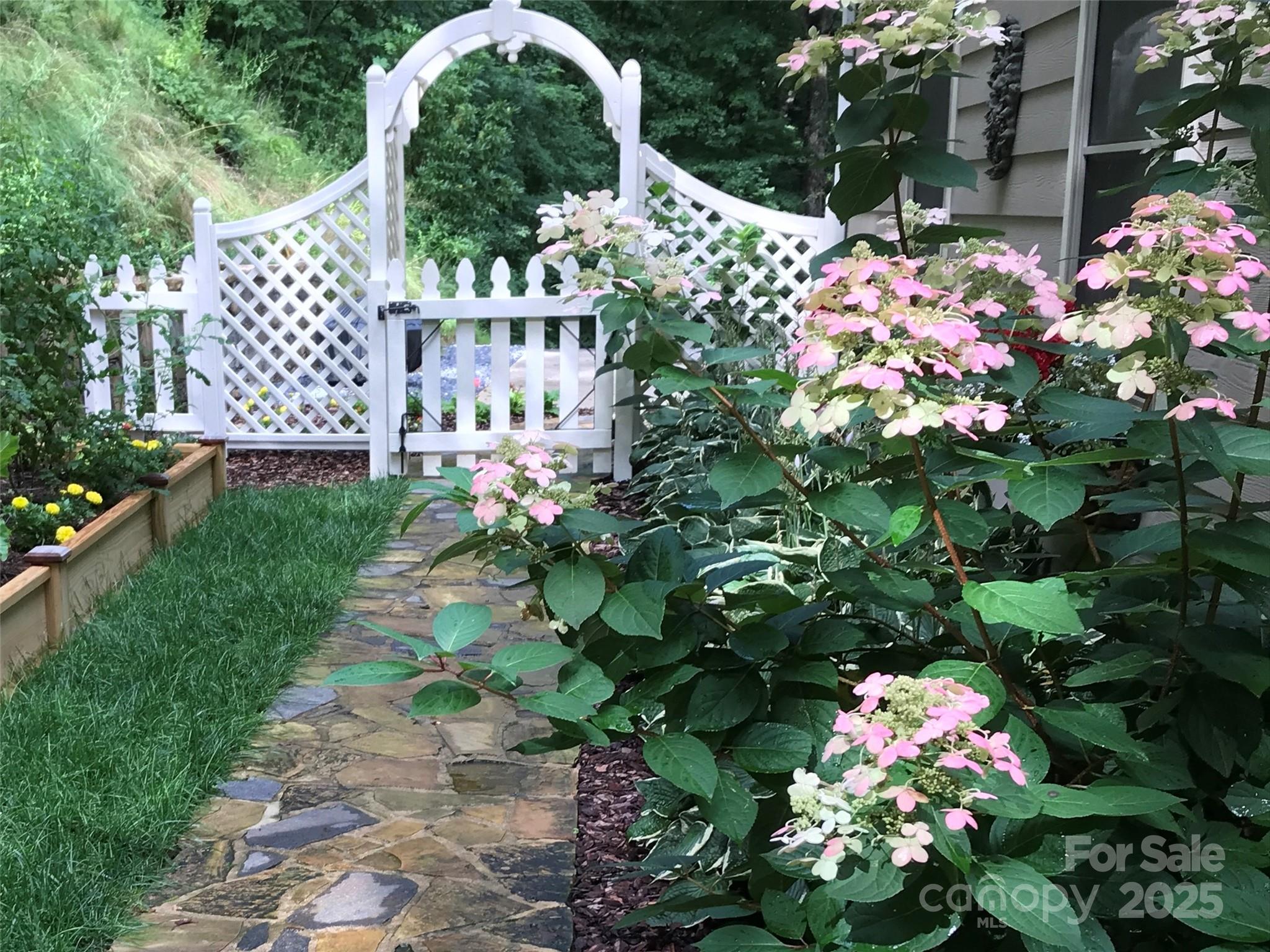 Laurel Ridge Country Club - Residential